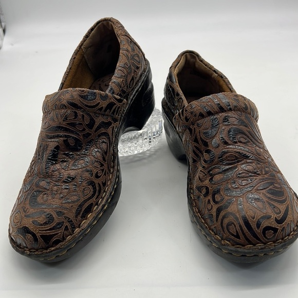 b.o.c Brown Leather  Floral Embossed Clogs size 6.5 - Picture 1 of 10